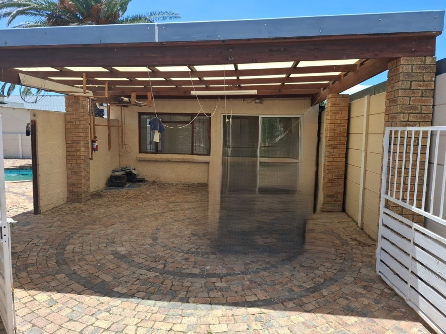 To Let 4 Bedroom Property for Rent in Gordons Bay Central Western Cape